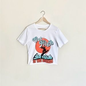 NEW Get High In The Rockies Snowboard Mountain White Cropped T Shirt Women’s S